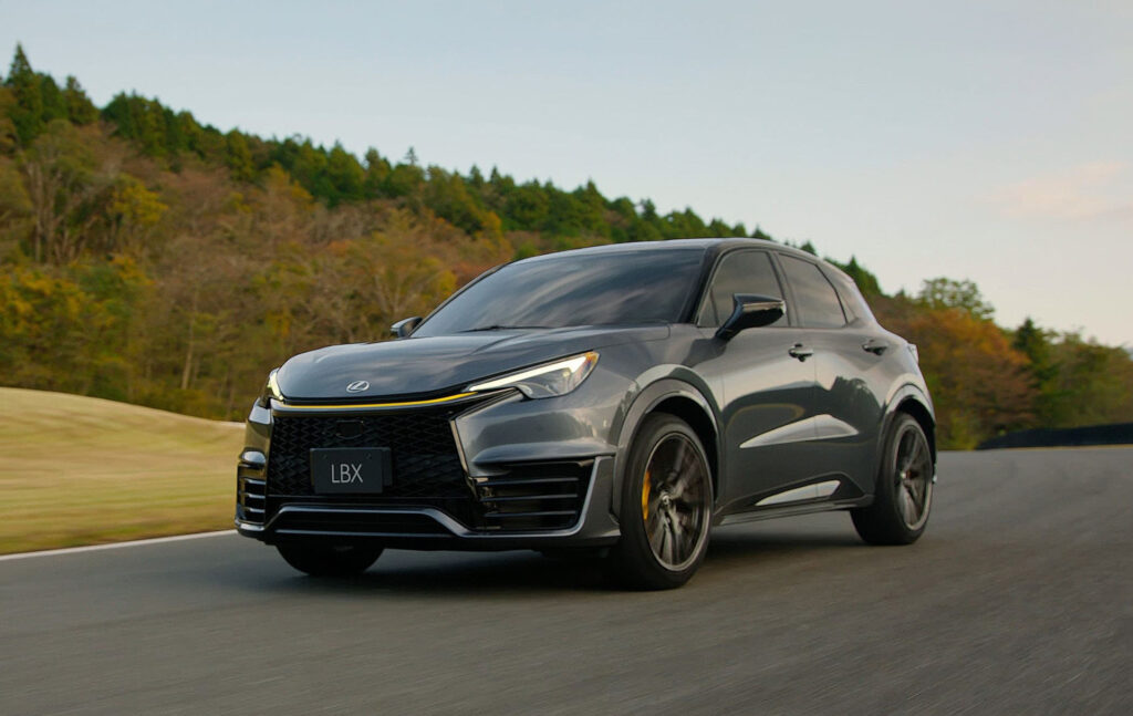 レクサスLBX